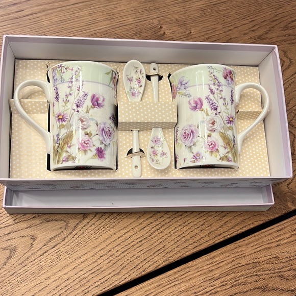 Delton Porcelain - Lavender rose mug and spoon set - Picture 1 of 5